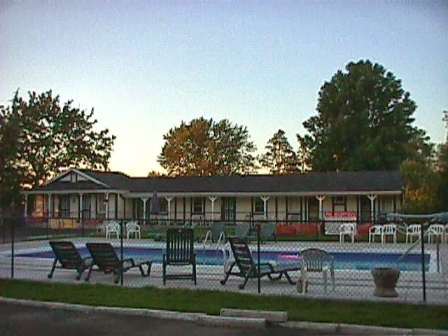 Niagara Parkway Riverview Inn | 10655 Niagara Pkwy, Niagara Falls, ON L2E 6S6, Canada | Phone: (905) 295-4754