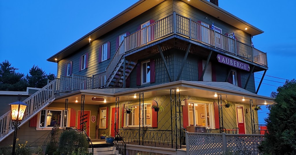 Auberge de la Rive de Charlevoix | 280 Rue de lÉglise, Saint-Joseph-de-la-Rive, QC G0A 3Y0, Canada | Phone: (418) 635-2846