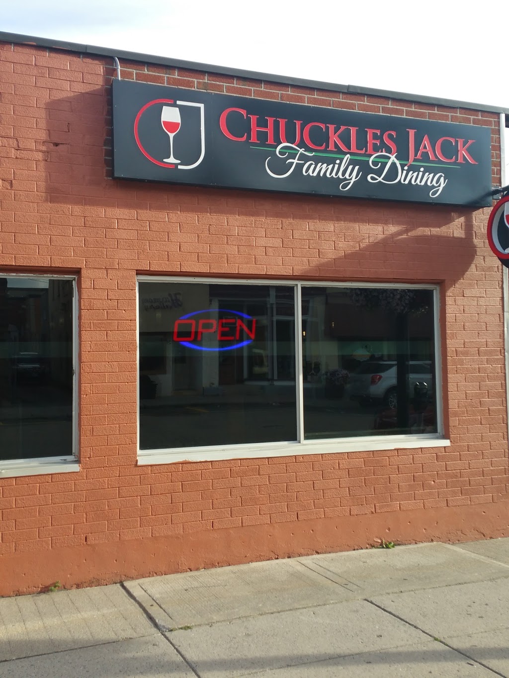 Chuckles Jack family dining | 23 Russell St E, Smiths Falls, ON K7A 1E7, Canada | Phone: (613) 205-1400