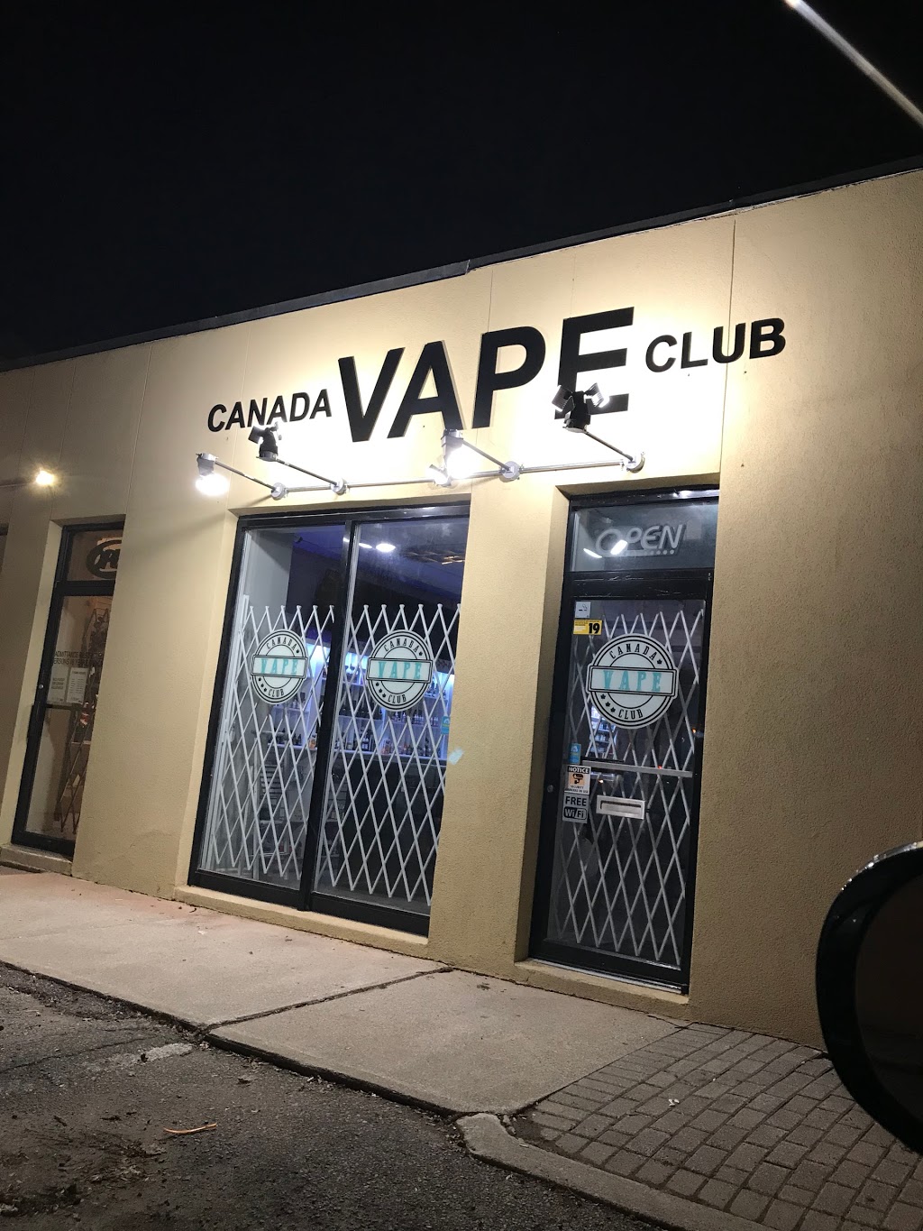 Canada Vape Club - Downtown Brampton | 2 Nelson St E #2, Brampton, ON L6V 1C9, Canada | Phone: (905) 230-7282