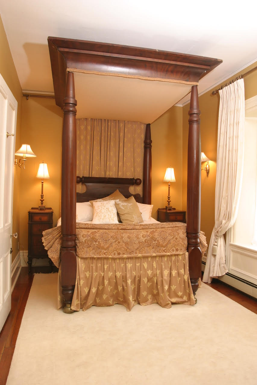 Grand Victorian Bed & Breakfast | 15618 Niagara Pkwy, Niagara-on-the-Lake, ON L0S 1J0, Canada | Phone: (905) 468-0997