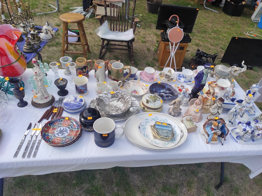 Yard sale | 8056 ON-35, Norland, ON K0M 2L0, Canada | Phone: (416) 879-0169