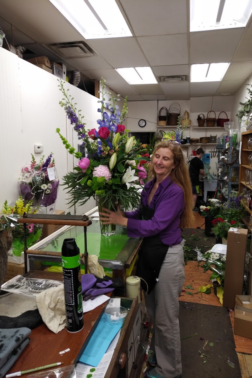 Hills Florist & Fruit Baskets | 943 Bloor St W, Toronto, ON M6H 1L5, Canada | Phone: (416) 531-1109