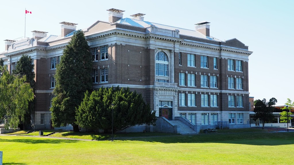 Victoria High School | 1260 Grant St, Victoria, BC V8T 1C2, Canada | Phone: (250) 388-5456