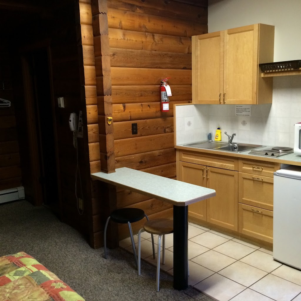 Raccoon Lodge Motel | 4515 Lakeshore Dr, Sylvan Lake, AB T4S 1C3, Canada | Phone: (403) 887-5423