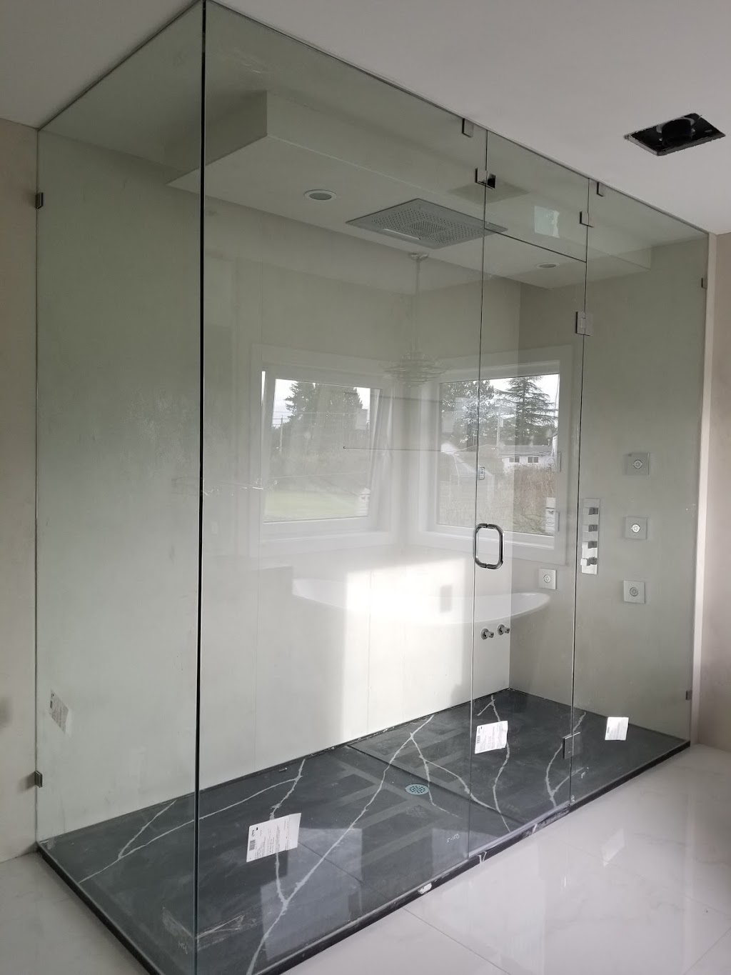 Fine Glass & Shower Doors | 8136 130 St #105, Surrey, BC V3W 8J9, Canada | Phone: (604) 716-1734