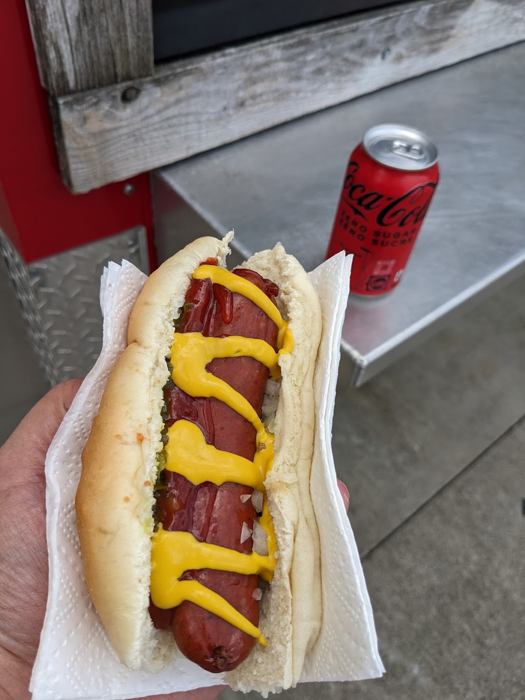 Famous Franks | 4585 Uplands Dr, Nanaimo, BC V9T 6M8, Canada | Phone: (250) 716-3331