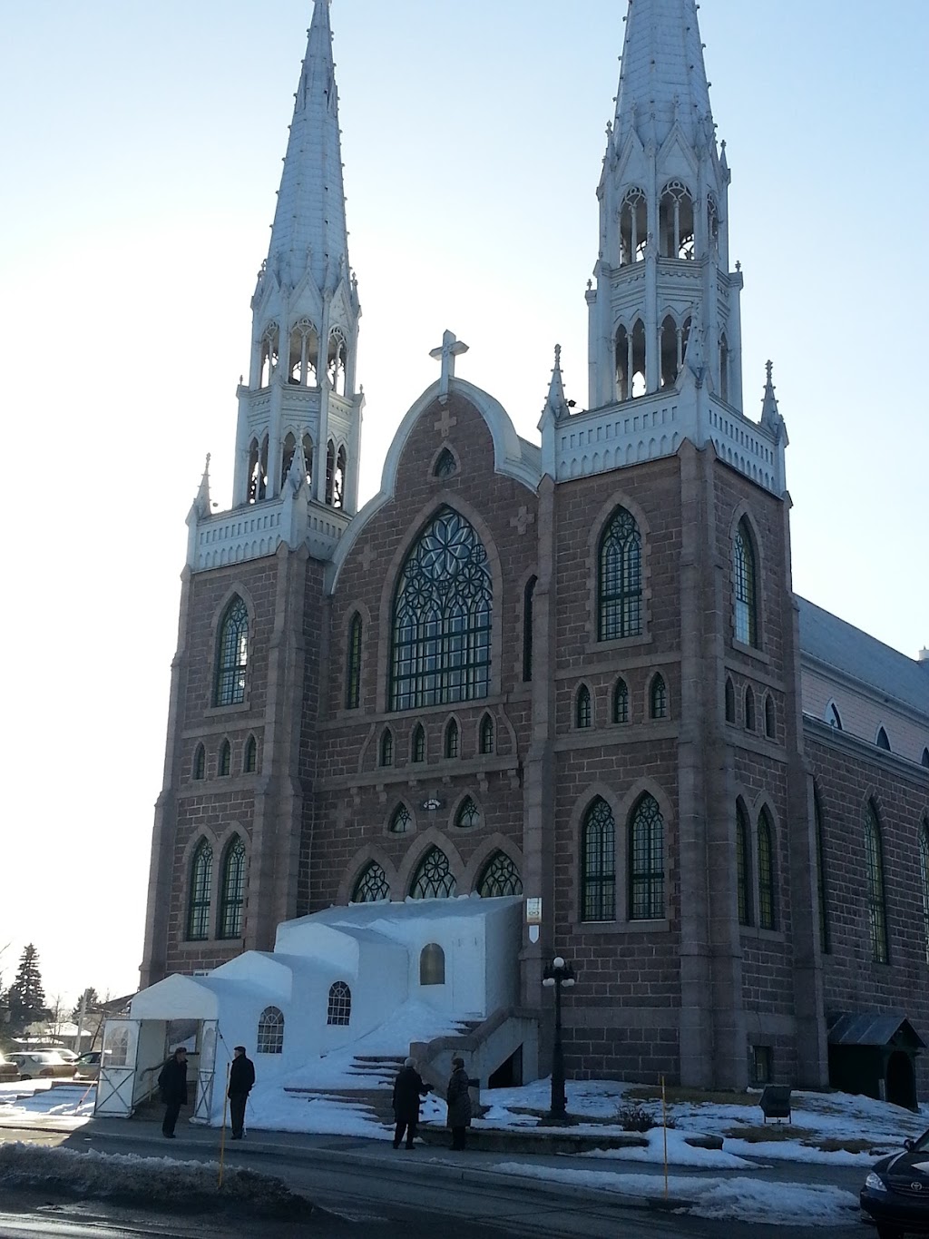 St. Jérome Presbytery | 88 Rue St André, Métabetchouan-Lac-à-la-Croix, QC G8G 1V3, Canada | Phone: (418) 349-2121
