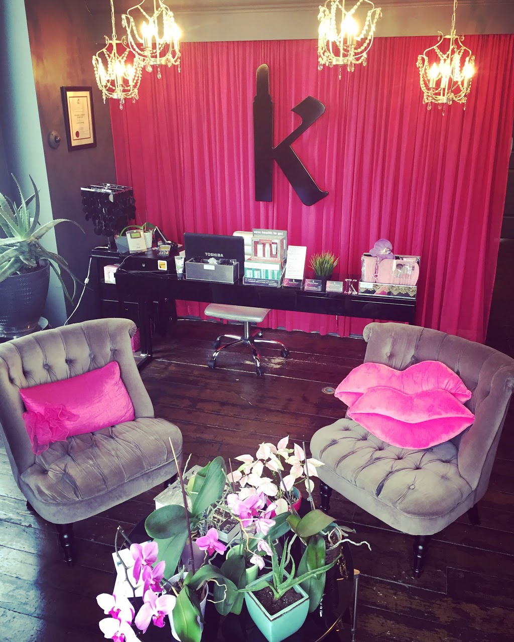 Kristinas Kolours Facial Spa | 6249 St John St, Niagara Falls, ON L2J 2K9, Canada | Phone: (289) 296-4546