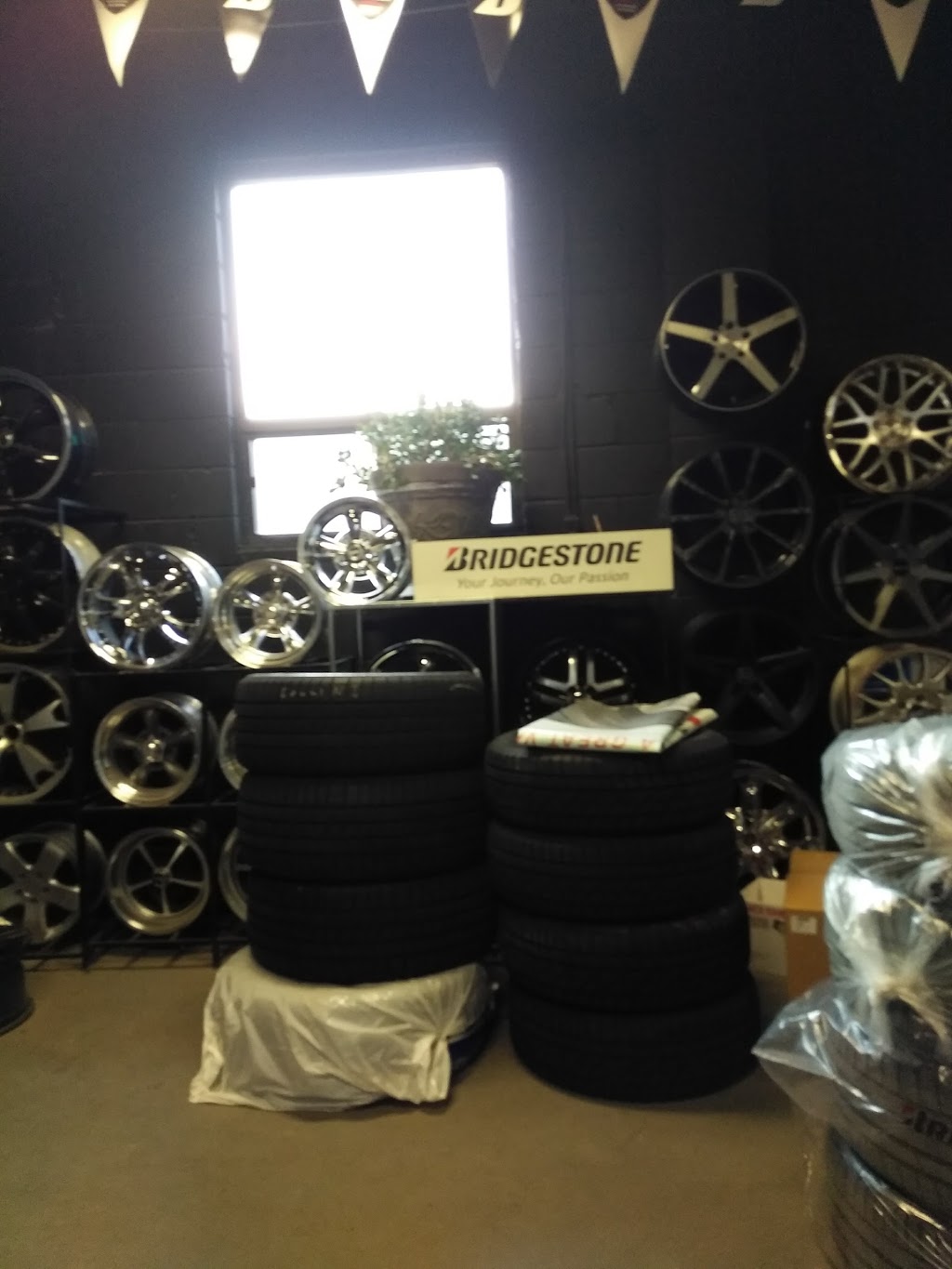 Extreme Wheel & Tire | 118 Industrial Rd, Richmond Hill, ON L4C 2Y3, Canada | Phone: (905) 770-2302