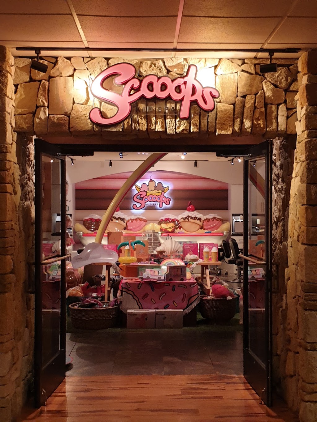 Scoops Kids Spa | 3950 Victoria Ave, Niagara Falls, ON L2E, Canada | Phone: (407) 928-8086