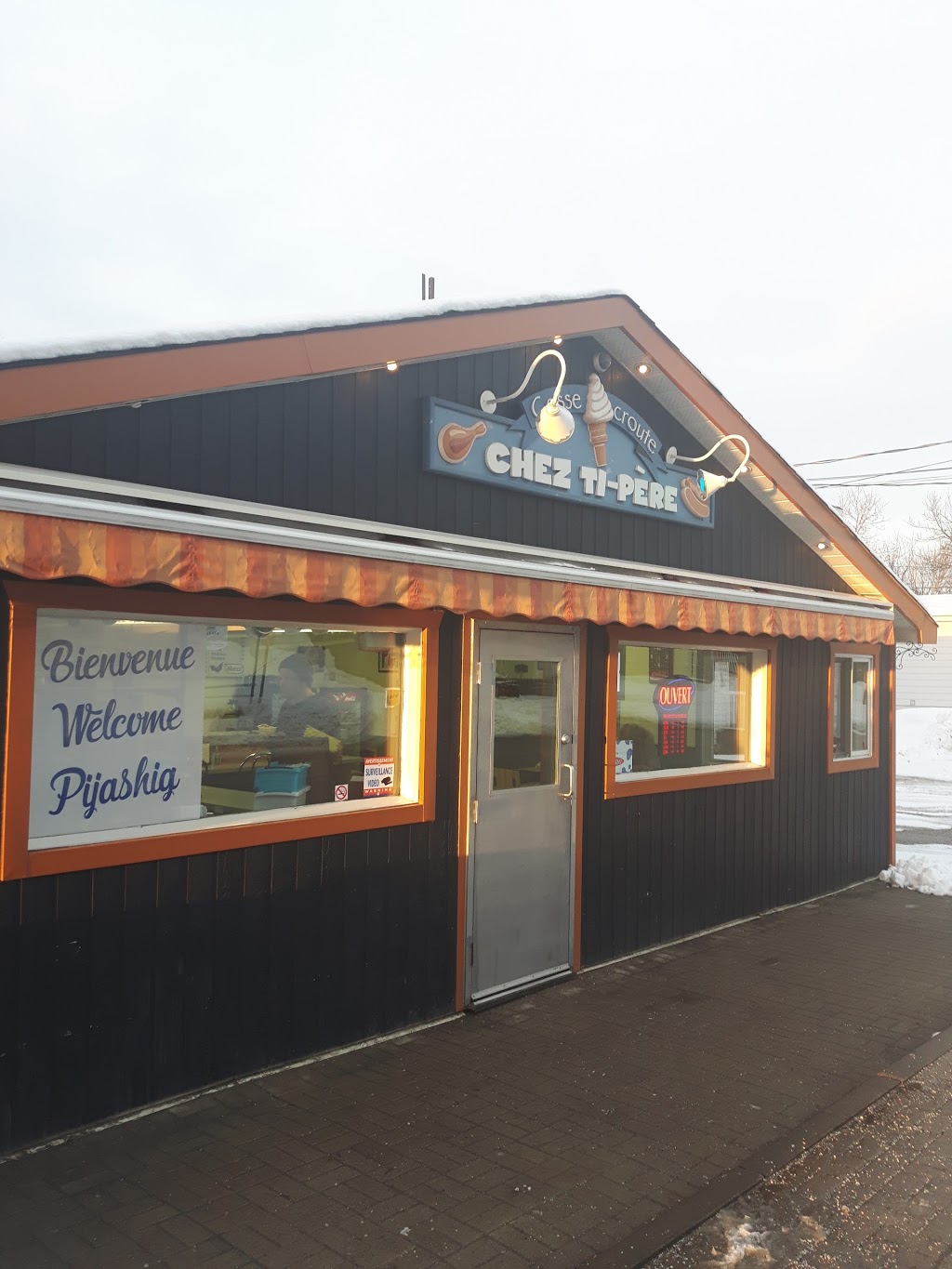 Restaurant Chez Ti-Père | 402 Rue des Oblats, Maniwaki, QC J9E 1G7, Canada | Phone: (819) 449-4219