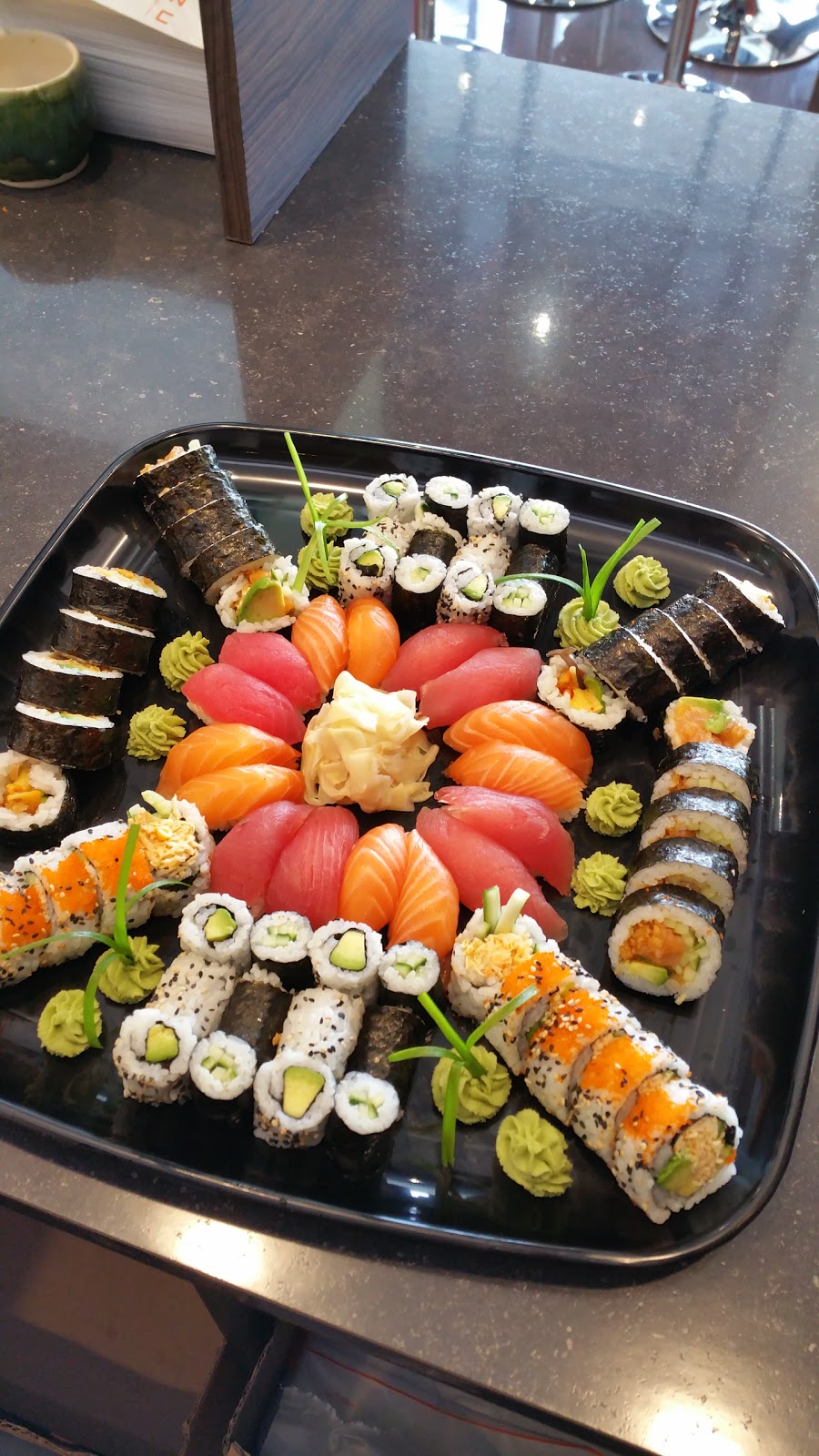 Yuzu sushi | 8015 Boulevard du Quartier #103, Brossard, QC J4Y 0N6, Canada | Phone: (450) 926-9898