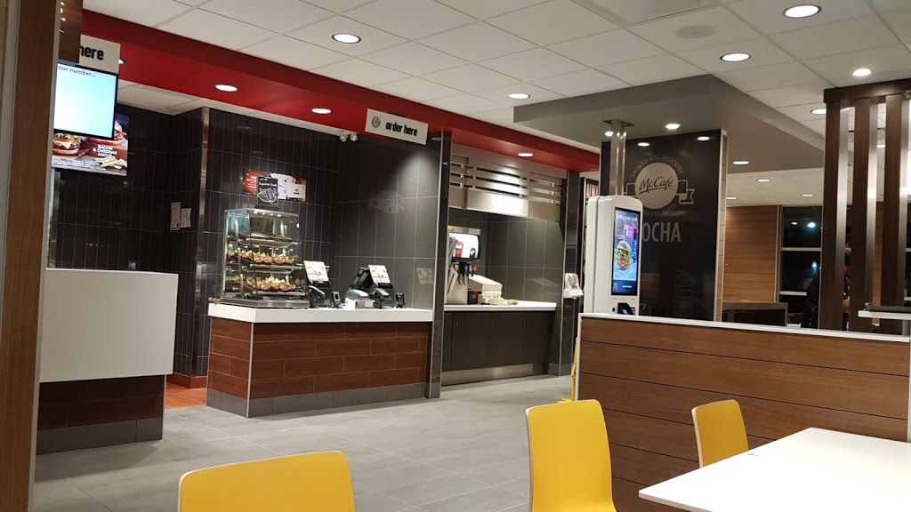 McDonalds | 6020 - 6086 Russ Baker Way, Richmond, BC V7B 1B4, Canada | Phone: (604) 718-1013