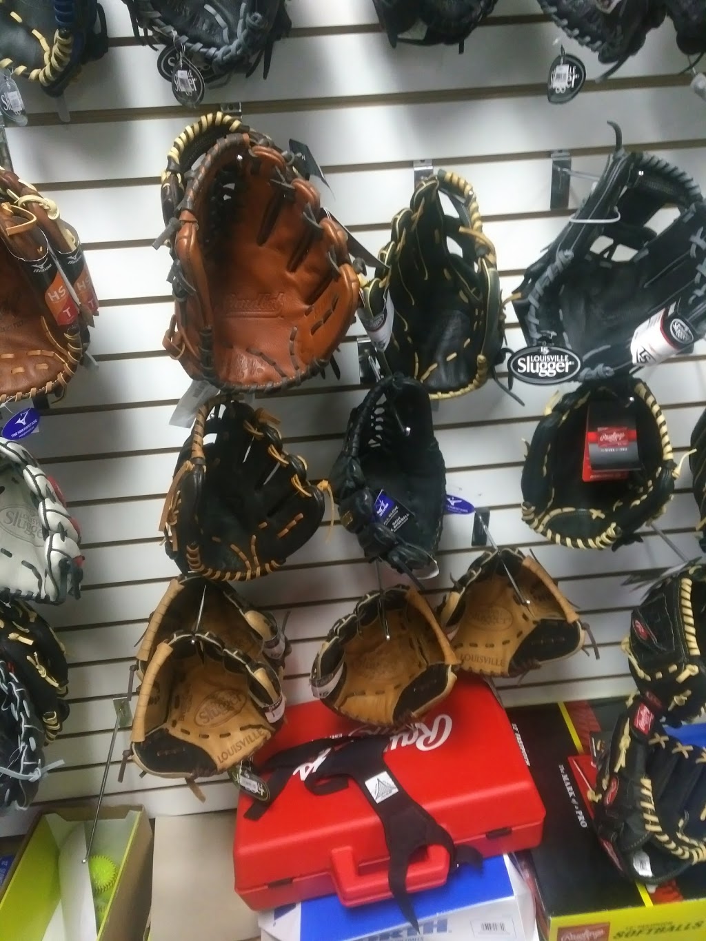 Sports Zone | 92 Lodge St, Waterloo, ON N2J 2V6, Canada | Phone: (888) 785-9818