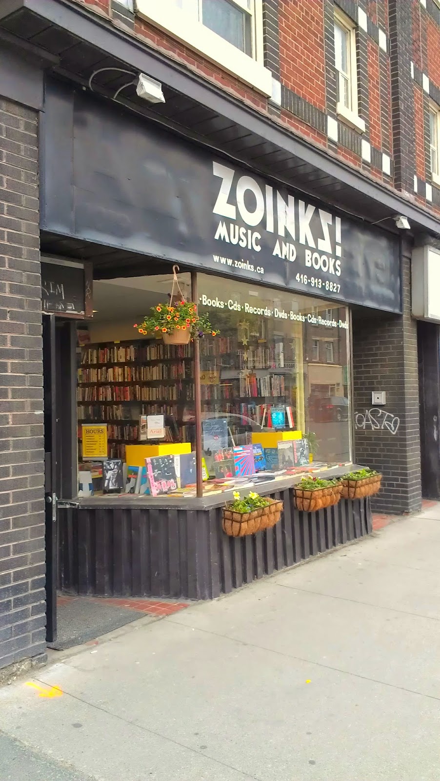 Zoinks Music and Books | 1019 Bloor St W, Toronto, ON M6H 1M1, Canada | Phone: (416) 913-8827