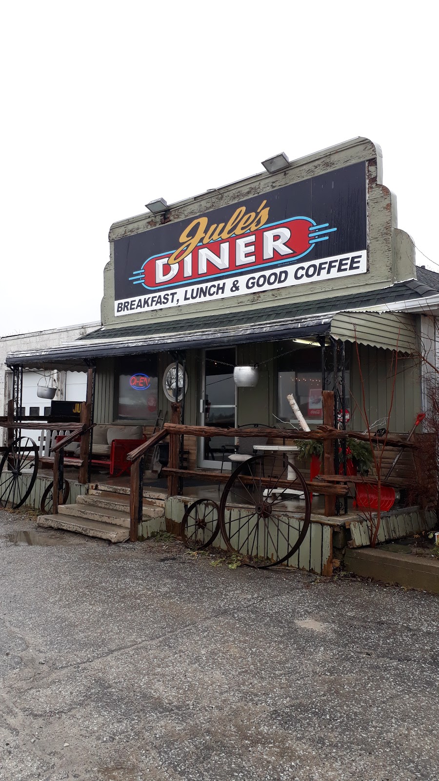 Jules Diner | 2195 County Rd 42, Belle River, ON N0R 1A0, Canada | Phone: (226) 975-3518