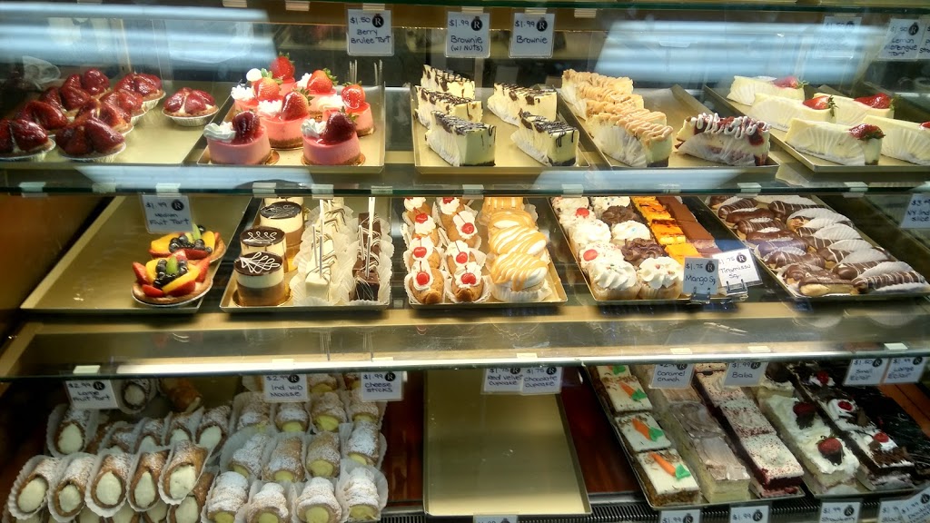 R Bakery | 2588 Finch Ave W, North York, ON M9M 2G3, Canada | Phone: (416) 749-2220