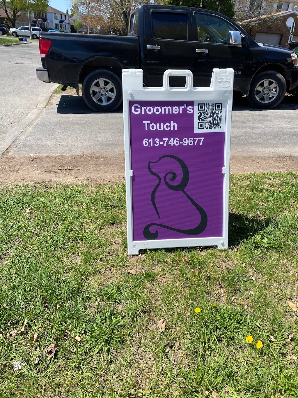 Groomers Touch | 319 Kennedy Ln E, Orléans, ON K1E 3P2, Canada | Phone: (613) 746-9677