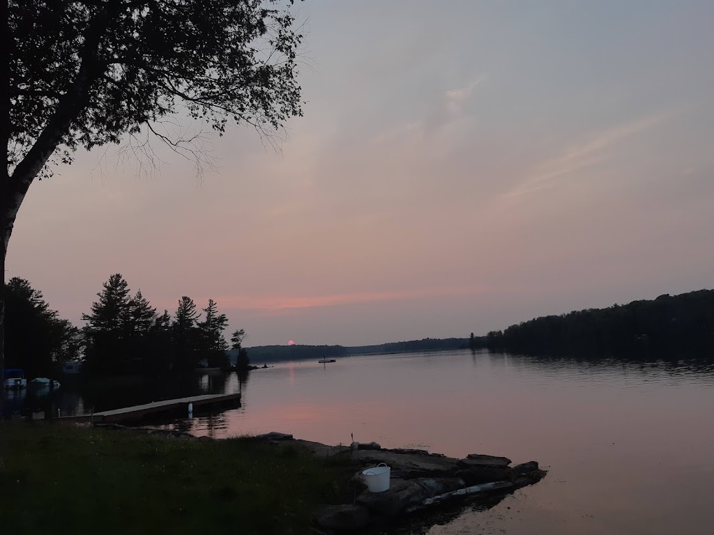 Bayview Cottage Resort | 1692 Gull Lake Rd, North Frontenac, ON K0H 1B0, Canada | Phone: (613) 336-0854