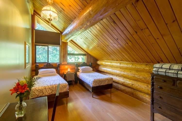 Texada Lodge | 1984 Marble Bay Rd, Van Anda, BC V0S 3N0, Canada | Phone: (250) 886-3723