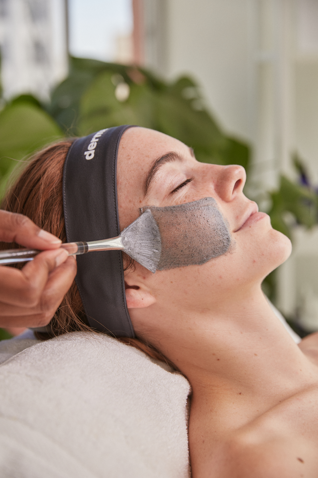 Mayfair Facial Bar Spa & Salon | 20826 72 Ave Unit 160, Langley Twp, BC V2Y 3J5, Canada | Phone: (604) 427-3727