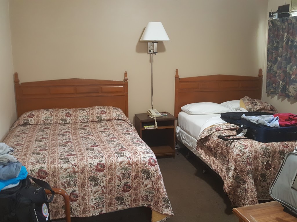 Embassy Motel | 4521 King St E, Kitchener, ON N2P 2G2, Canada | Phone: (519) 653-3176