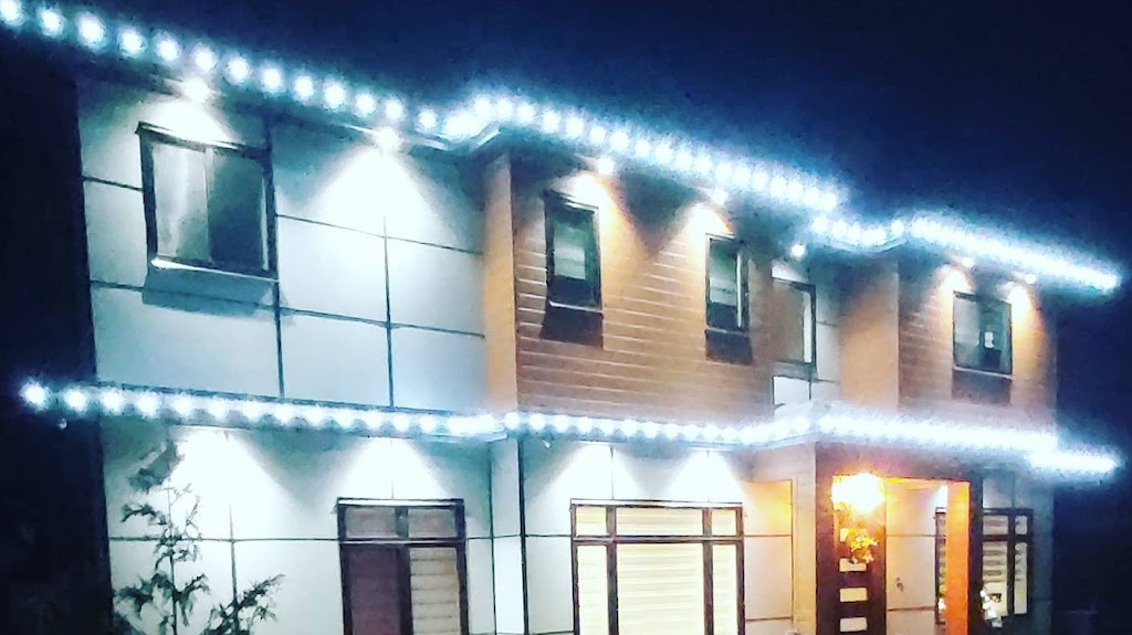 Comrade Clean Christmas Lights Installation | 5331 168 St, Cloverdale, BC V3Z 1E2, Canada | Phone: (778) 700-0046