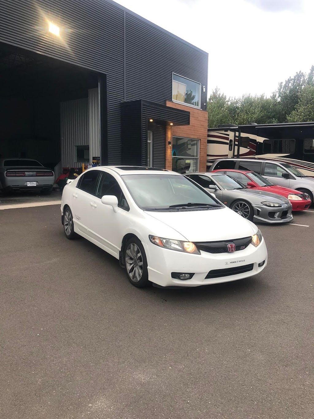 Autos Premium | 605 Rte du Président-Kennedy Local. 15, Pintendre, QC G6C 1J6, Canada | Phone: (418) 290-4235