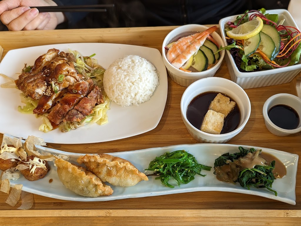 Sushi Iwa | 14959 Marine Dr, White Rock, BC V4B 1C3, Canada | Phone: (604) 560-1889