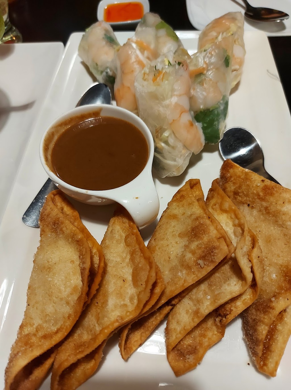 Mai Thai Cuisine Niagara | 8123 Lundys Ln, Niagara Falls, ON L2H 1H3, Canada | Phone: (905) 356-0341