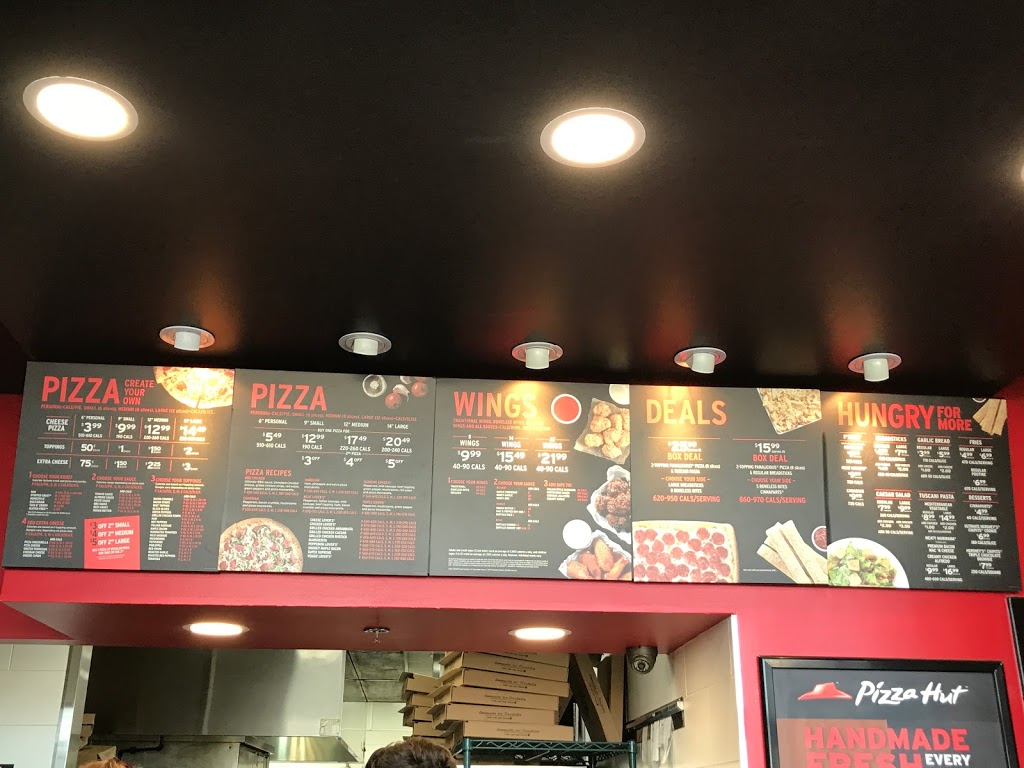 Pizza Hut | 666 Burnhamthorpe Rd, Etobicoke, ON M9C 2Z3, Canada | Phone: (416) 622-3669