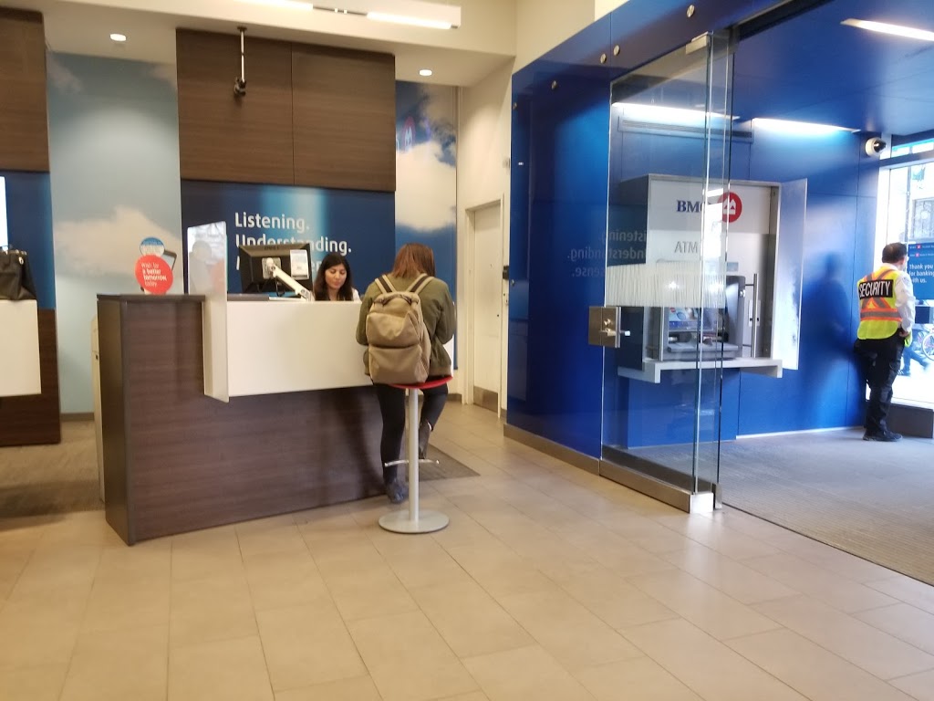 BMO Bank of Montreal | 382 Yonge St #4, Toronto, ON M5B 1S8, Canada | Phone: (416) 408-1974