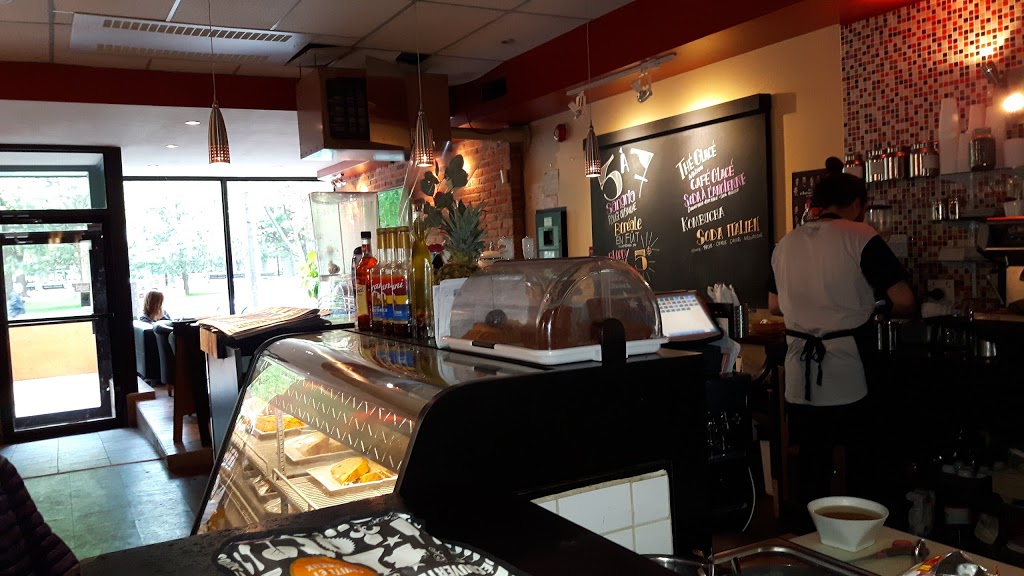 Bistro Mousse Cafe | 2522 Rue Beaubien E, Montréal, QC H1Y 1G2, Canada | Phone: (514) 376-8265