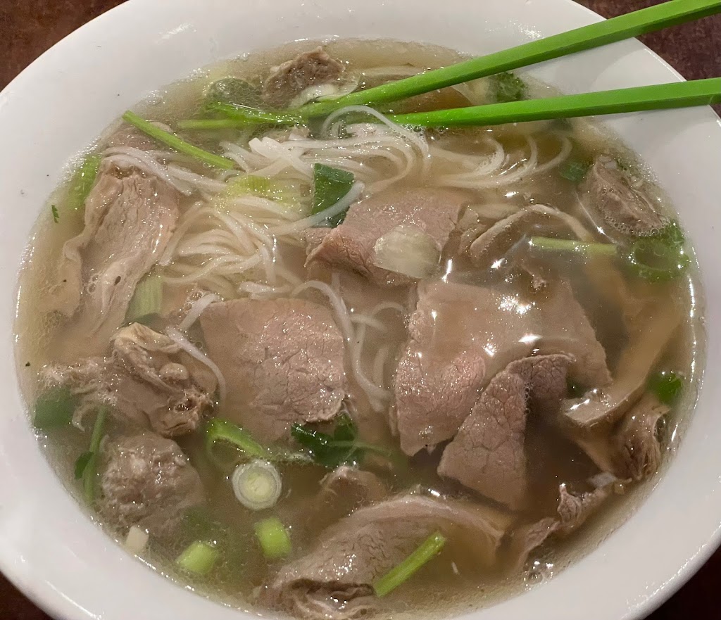 Pho Hoan | 574 Montréal Rd, Ottawa, ON K1K 0T9, Canada | Phone: (613) 748-1217