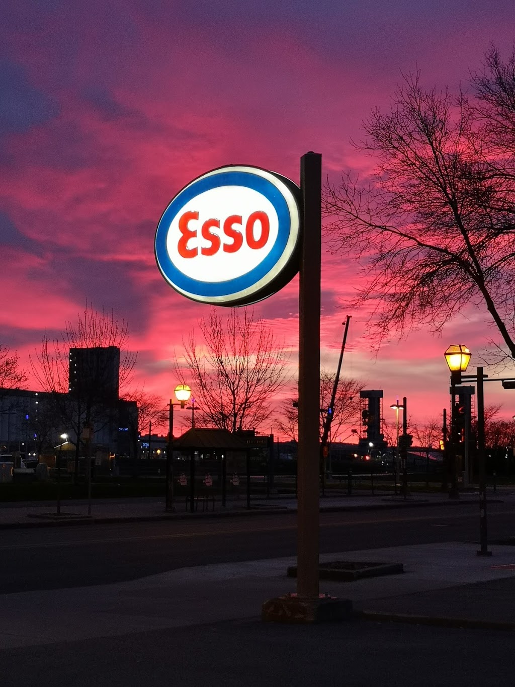 Esso | 222 Rue Saint-Paul, Québec, QC G1K 3W4, Canada | Phone: (418) 694-0230