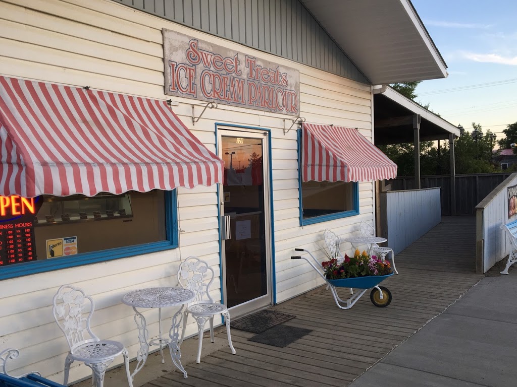 Sweet Treats Ice Cream Parlour | 128 Saskatchewan St, Elbow, SK S0H 1J0, Canada | Phone: (306) 262-3608