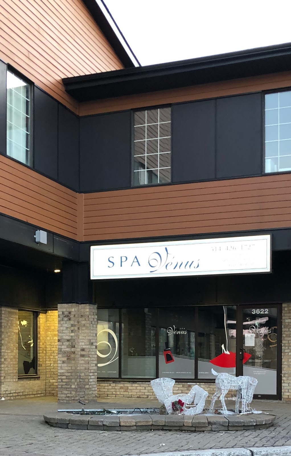 SPA Vénus | 3622 Bd Saint-Charles, Kirkland, QC H9H 3C3, Canada | Phone: (514) 426-1727