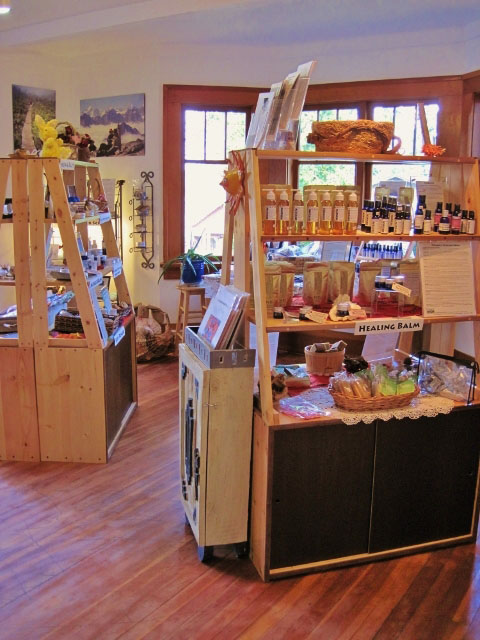 Nomads Essentials | 478 Village Bay Rd, Mayne Island, BC V0N 2J2, Canada | Phone: (250) 222-3700