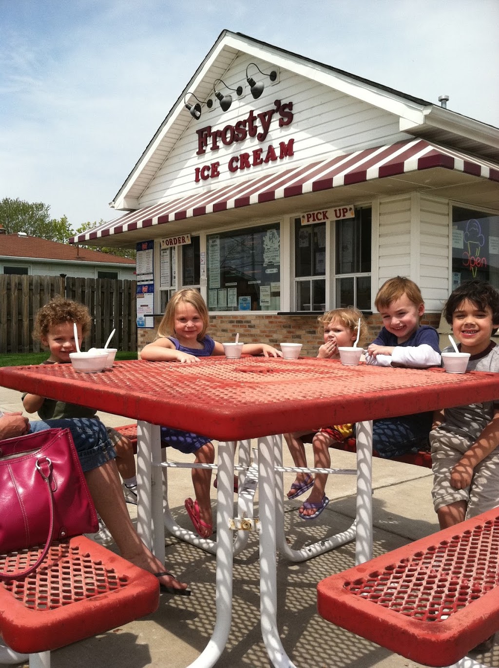 Frostys Ice Cream | 2424 George Urban Blvd, Depew, NY 14043, USA | Phone: (716) 697-1812