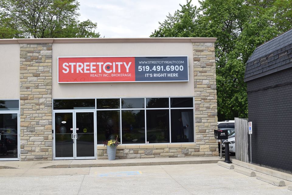 Amy Hayes- Sales Representative @ StreetCity Realty Inc. | 560 Exmouth St Suite 106, Sarnia, ON N7T 5P5, Canada | Phone: (519) 402-0009