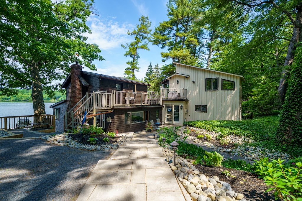 Anansis Treetops Cottage | 63 Water Combe Rd, Greater Napanee, ON K7R 3K8, Canada | Phone: (519) 400-2537