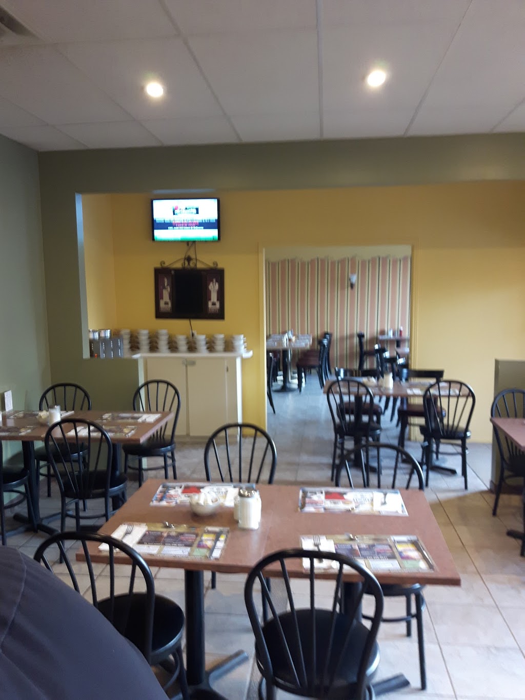 Resto Chez Lyne | 905 Rue Principale, Roxton Pond, QC J0E 1Z0, Canada | Phone: (450) 372-8241