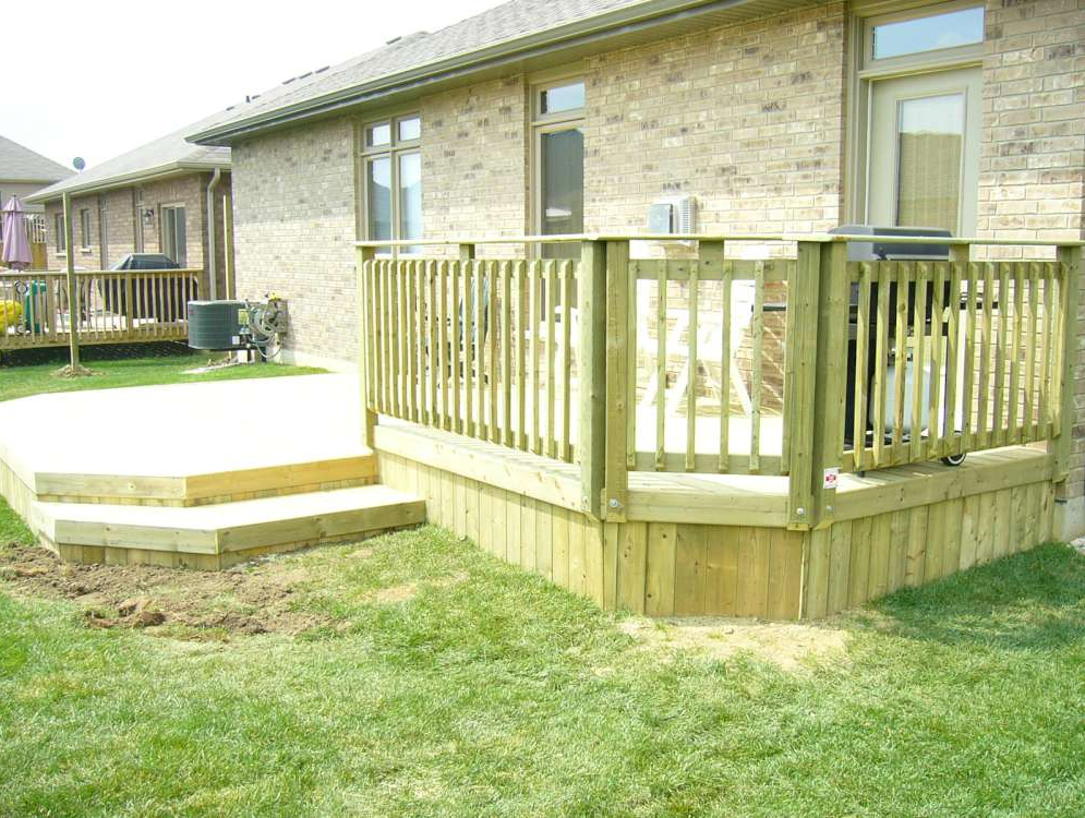 Post Holes Fences and Decks | 105 Colborne St W, Brantford, ON N3T 1K8, Canada | Phone: (519) 209-1096