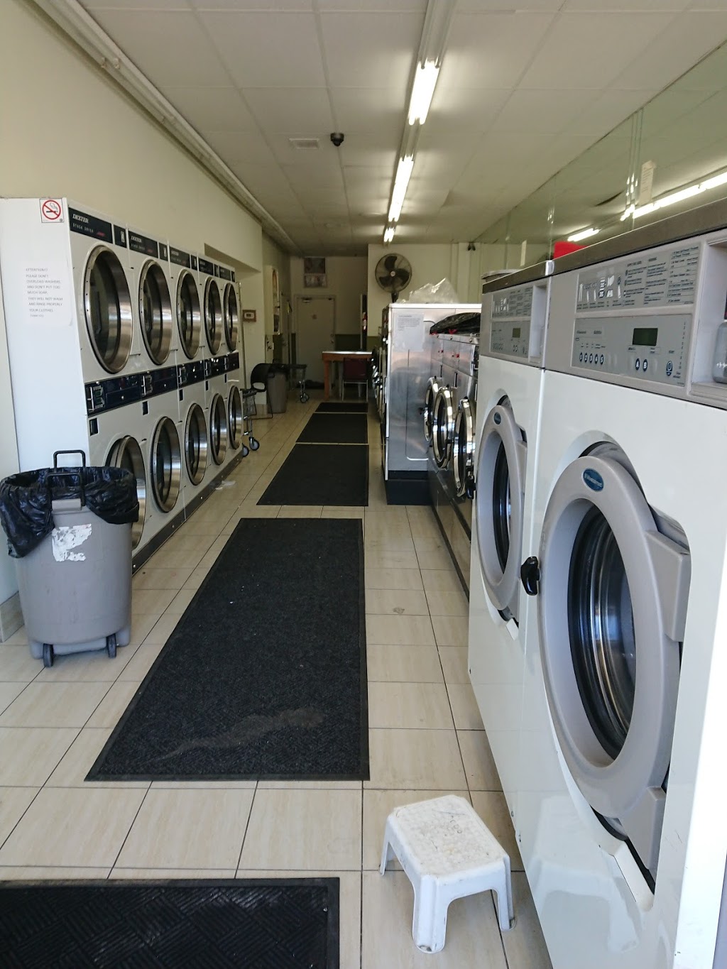 Liruma Laundromat | 2645 Liruma Rd unit 2, Mississauga, ON L5K 1Y9, Canada | Phone: (647) 637-7981