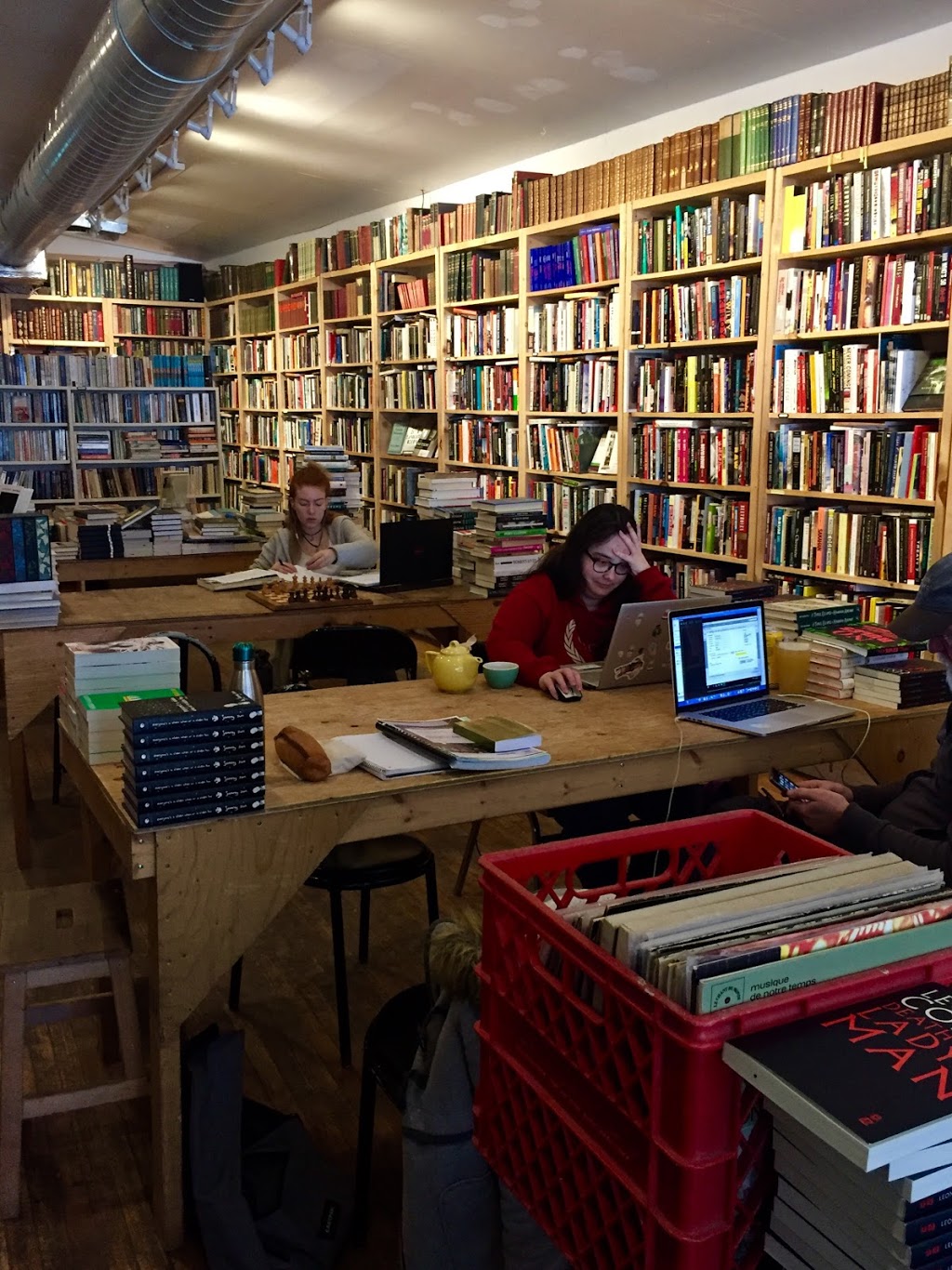 Black Squirrel Books & Espresso Bar | 1073 Bank St, Ottawa, ON K1S 3W9, Canada | Phone: (613) 422-9050