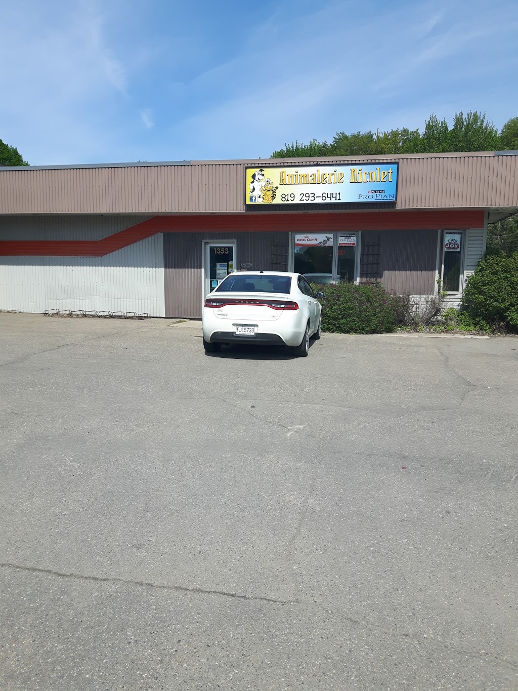 Nicolet Pet Store | 1353 Boulevard Louis Fréchette, Nicolet, QC, Nicolet, QC J3T 1Y9, Canada | Phone: (819) 293-6441