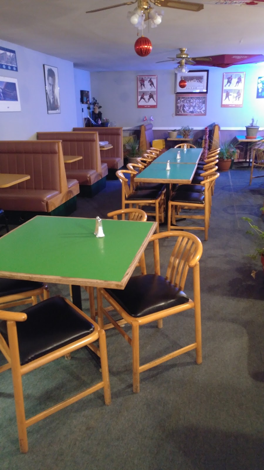 Macks Pizza & Diner | 7204 County Rd 17, Wendover, ON K0A 3K0, Canada | Phone: (613) 673-3740