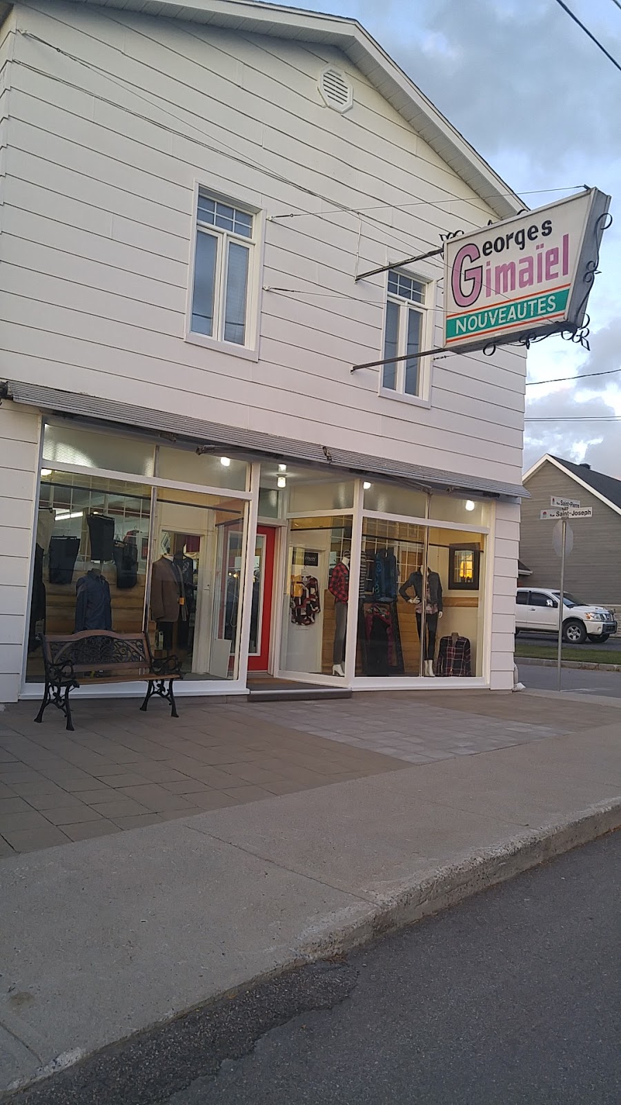 Georges Gimaiel Nouveautes | 40 Rue St Pierre, Métabetchouan-Lac-à-la-Croix, QC G8G 1G2, Canada | Phone: (418) 349-2166