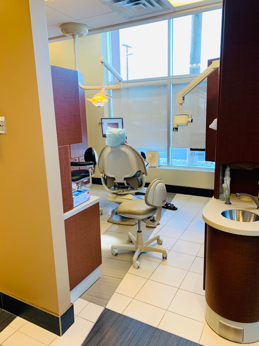 Coliseum Dental Centre | 3098 Carling Ave, Nepean, ON K2B 7K2, Canada | Phone: (613) 829-4636